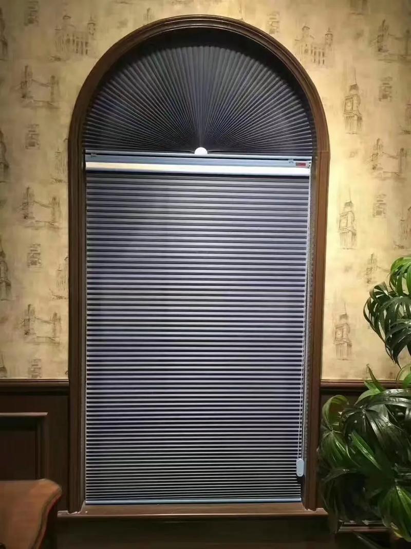 佛山奧迪爾窗飾城第四款異形窗蜂巢簾 活動(dòng)式陽(yáng)光房的靈動(dòng)點(diǎn)睛之筆